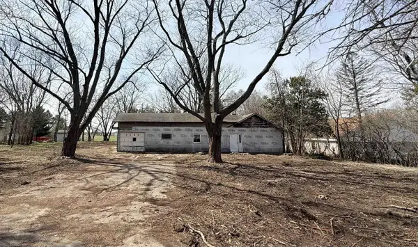 3230 S Oakhill Avenue, Janesville, WI 53546