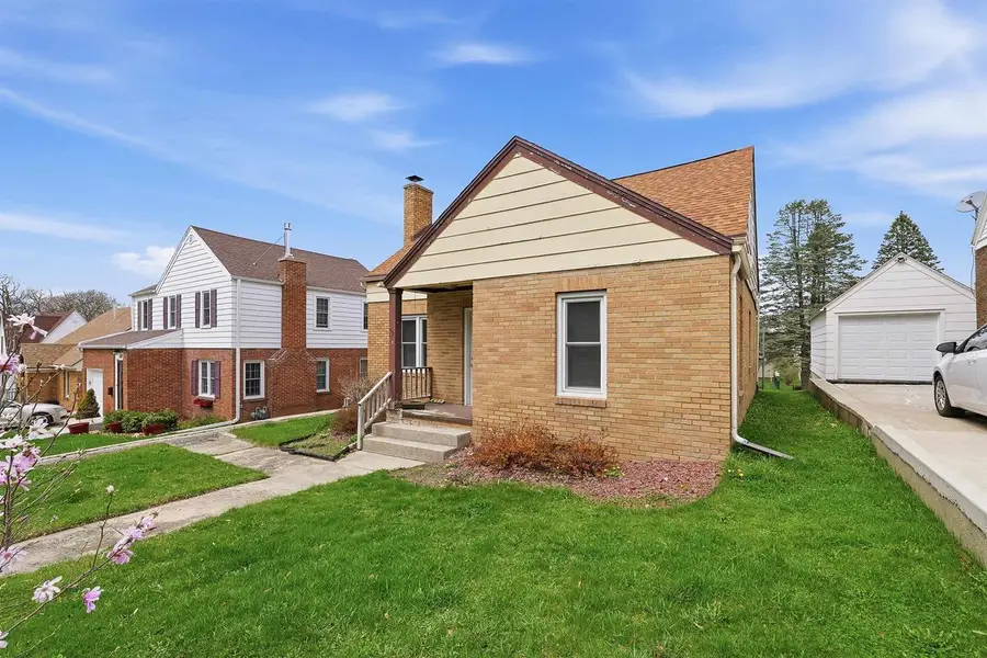 612 W Mackie Street, Beaver Dam, WI 53916 - #3