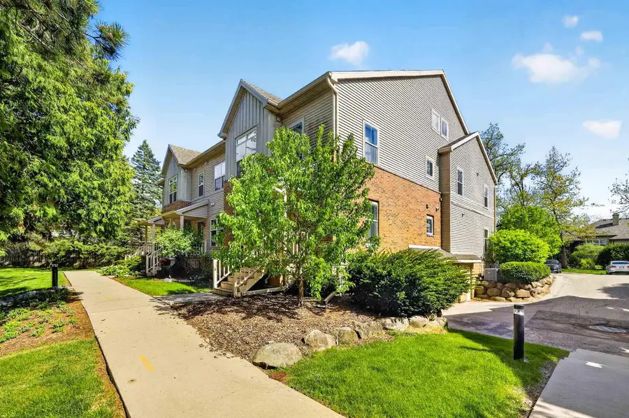2896 Seminole Highway #7, Fitchburg, WI 53711 - #2