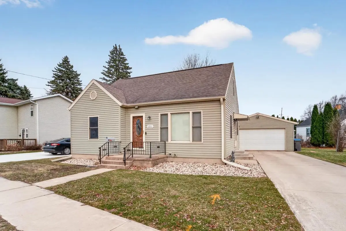 1211 River Drive, Watertown, WI 53094 - #1