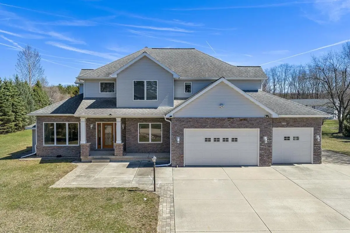 S4185 Whispering Pines Drive, Baraboo, WI 53913 - #1