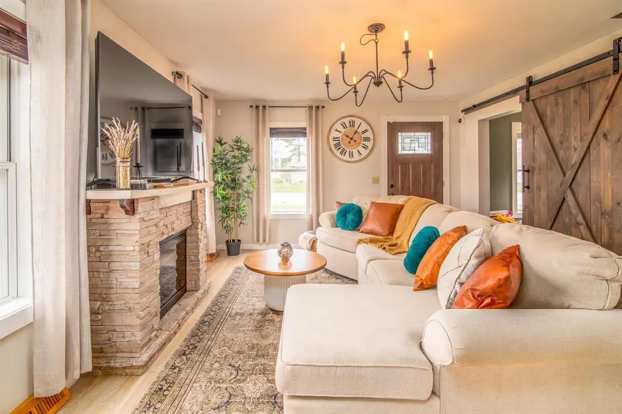 946 E Madison Street, Waterloo, WI 53594 - #3