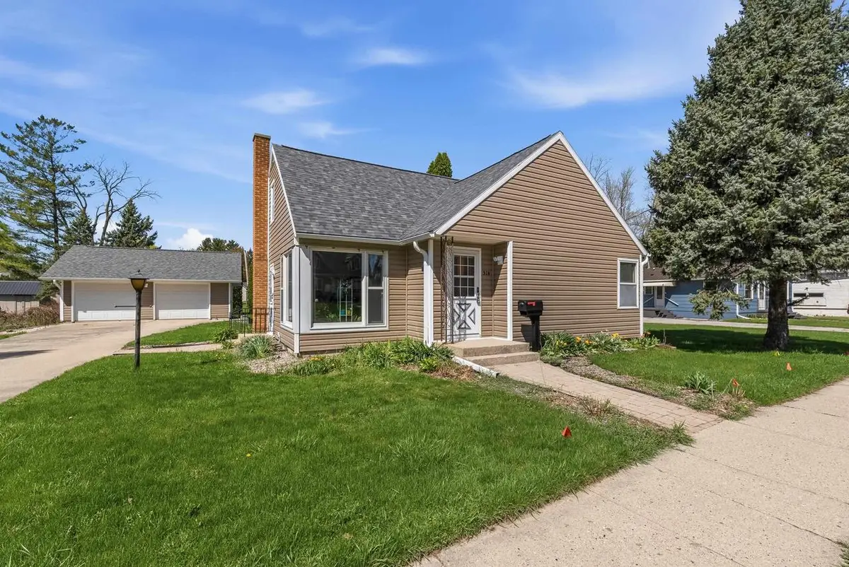 514 S University Avenue, Beaver Dam, WI 53916 - #1