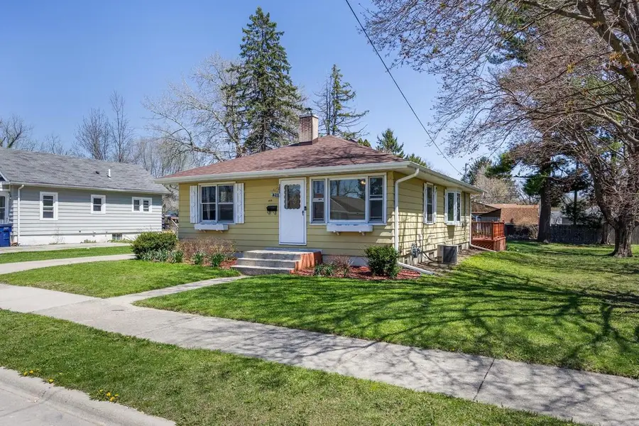 420 N Walnut Street, Janesville, WI 53548 - #2