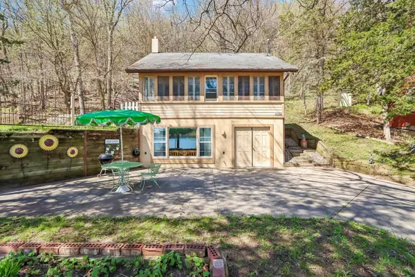 W10740 Tipperary Road, Poynette, WI 53955