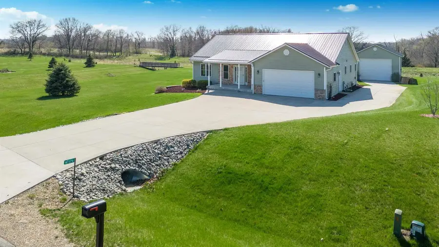 W7379 White Oak Run, Pardeeville, WI 53954 - #2