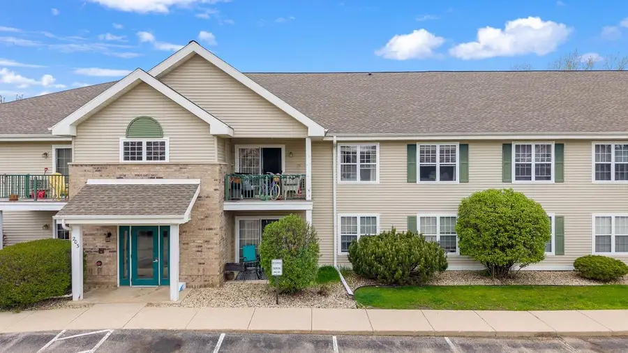 203 Kearney Way #304, Waunakee, WI 53597 - #2