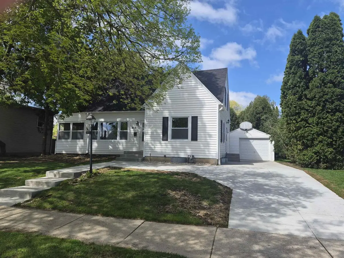 915 Fremont Street, Janesville, WI 53545 - #1
