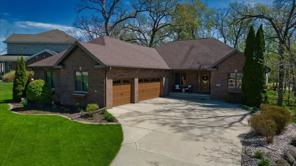 1801 Maplecrest Drive, Verona, WI 53593