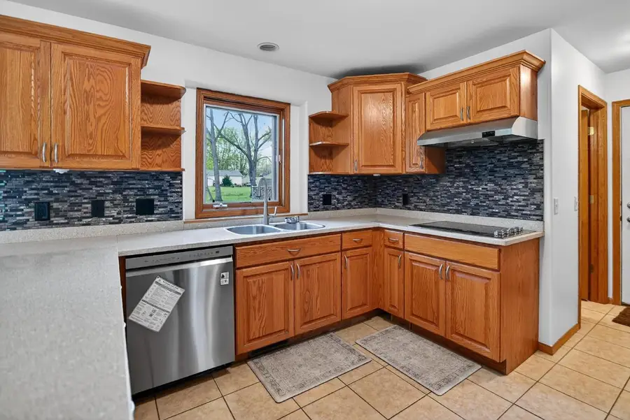 383 Sunnyview Lane, Marshall, WI 53559 - #3