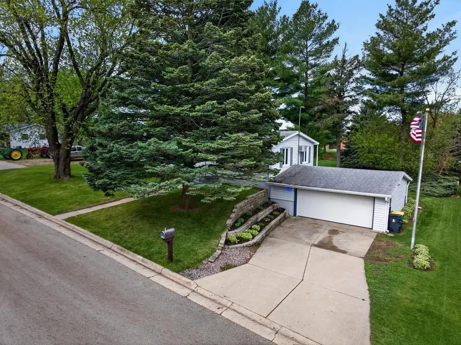 215 25th Avenue, Monroe, WI 53566 - #2