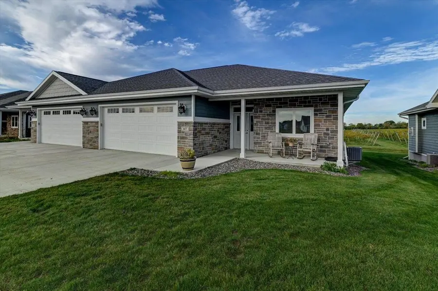 825 Vineyard Drive, Cambridge, WI 53523 - #2