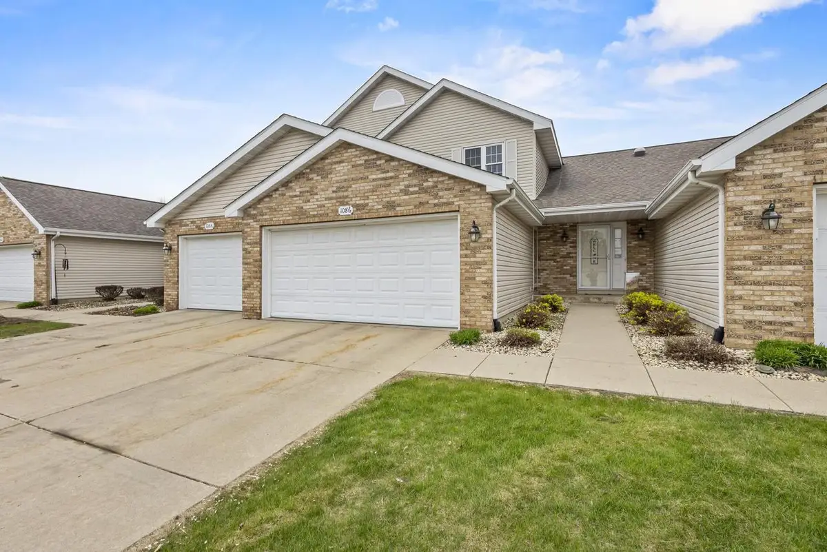 1086 Stonewood Crossing, Sun Prairie, WI 53590 - #1