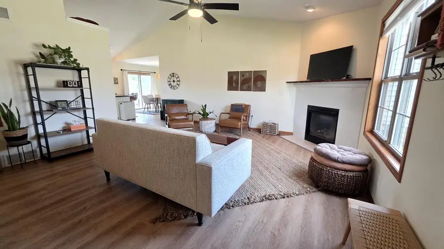 407 East Avenue #4, Belleville, WI 53508 - #2