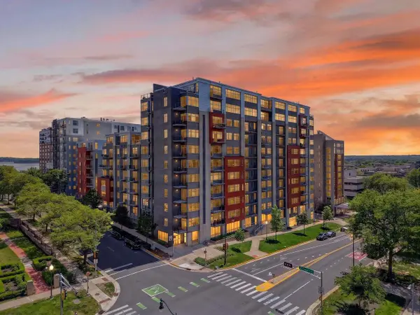 309 W Washington Avenue #614, Madison, WI 53703