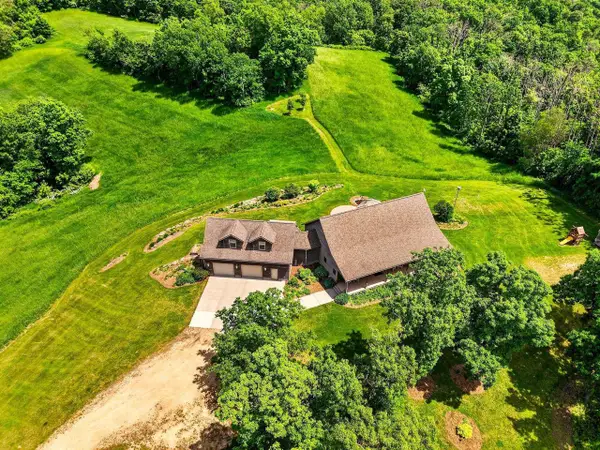 S11346 Peck Road, Spring Green, WI 53588