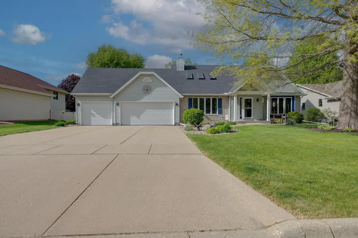 3517 Kingsbridge Drive, Janesville, WI 53546 - #1