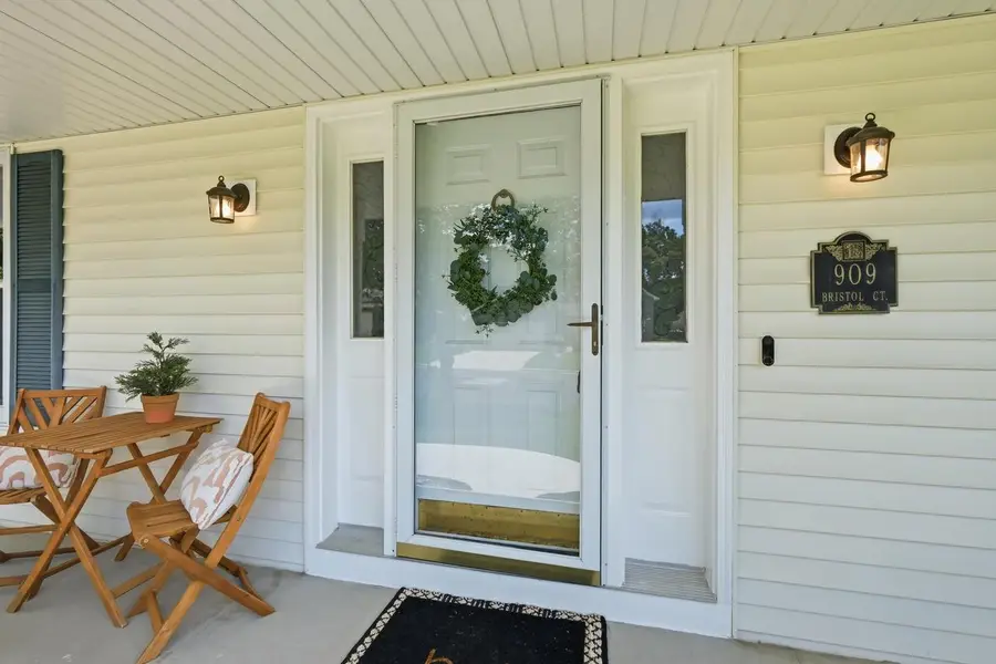 909 Bristol Court, Stoughton, WI 53589 - #2