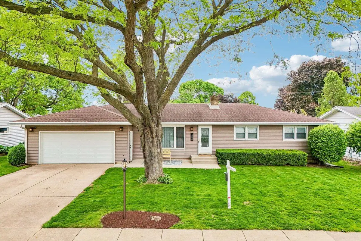 605 5th Street, Waunakee, WI 53597 - #1