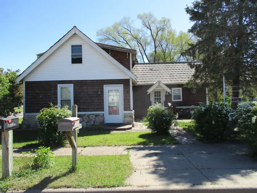 1200 S Beaumont Road, Prairie Du Chien, WI 53821 - #2