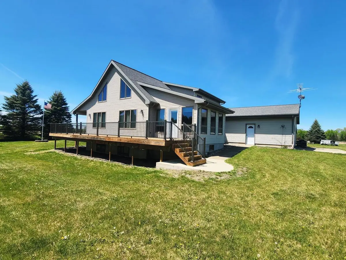 N6526 State Road 22, Pardeeville, WI 53954 - #1