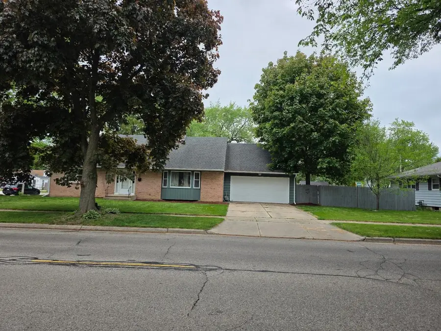 52 S Randall Avenue, Janesville, WI 53545 - #3