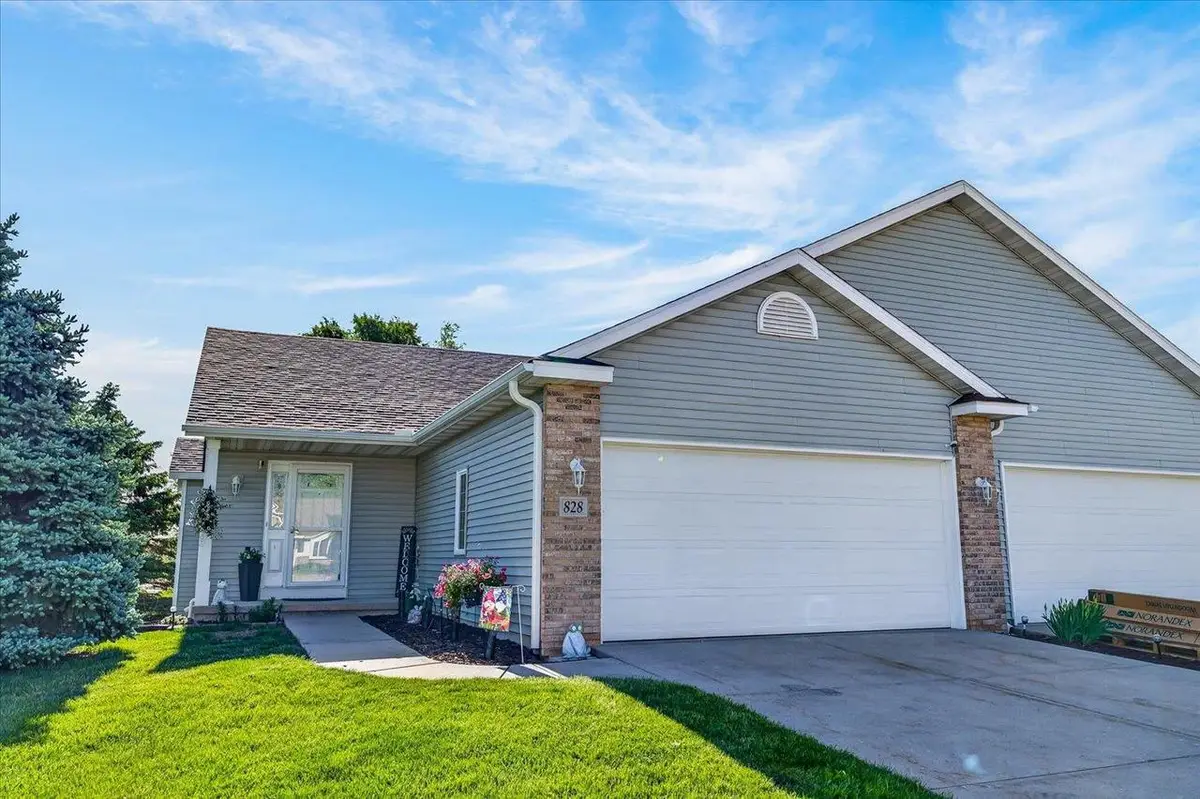 828 Dunn Avenue, Oregon, WI 53575 - #1