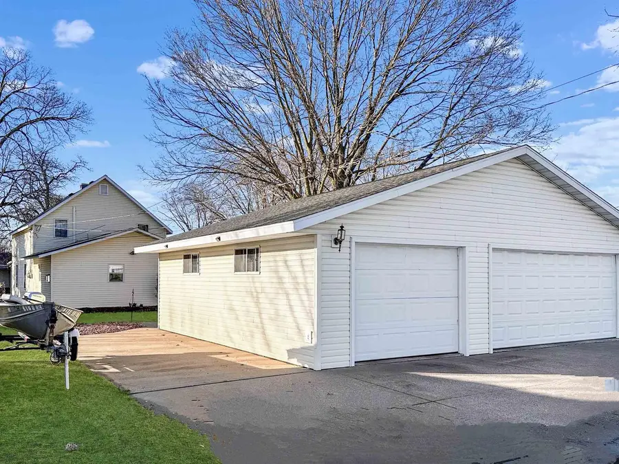 412 N Wacouta Avenue, Prairie Du Chien, WI 53821 - #3
