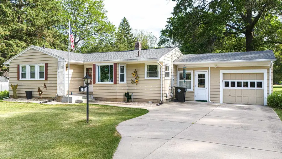 2530 White Oaks Drive, Beloit, WI 53511 - #2