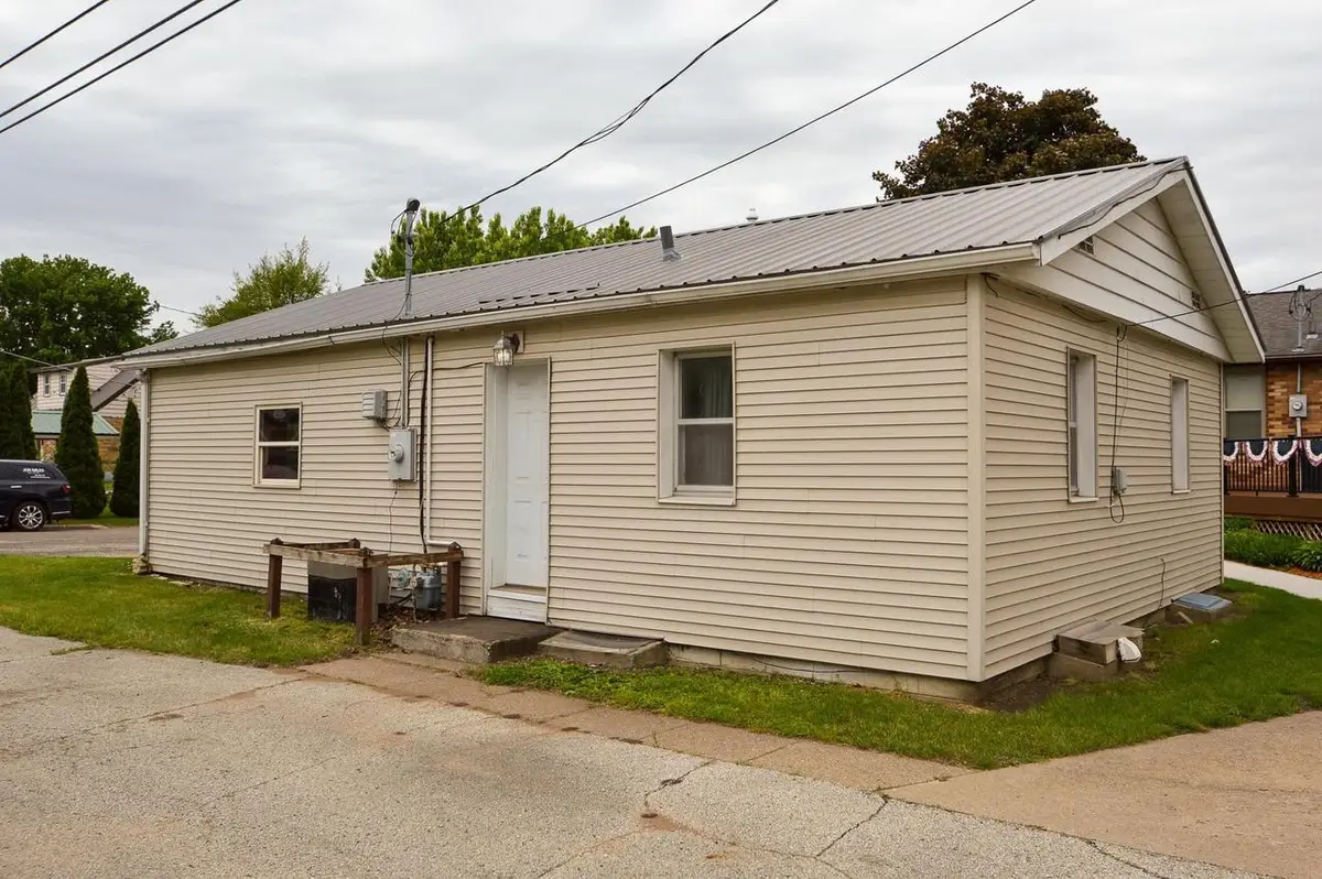 109 W Pine Street, Prairie Du Chien, WI 53821 - #1