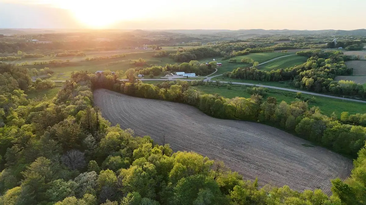 000 State Road 82, Elroy, WI 53929 - #1