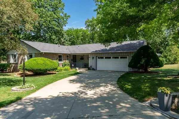 807 E Holiday Drive, Beloit, WI 53511