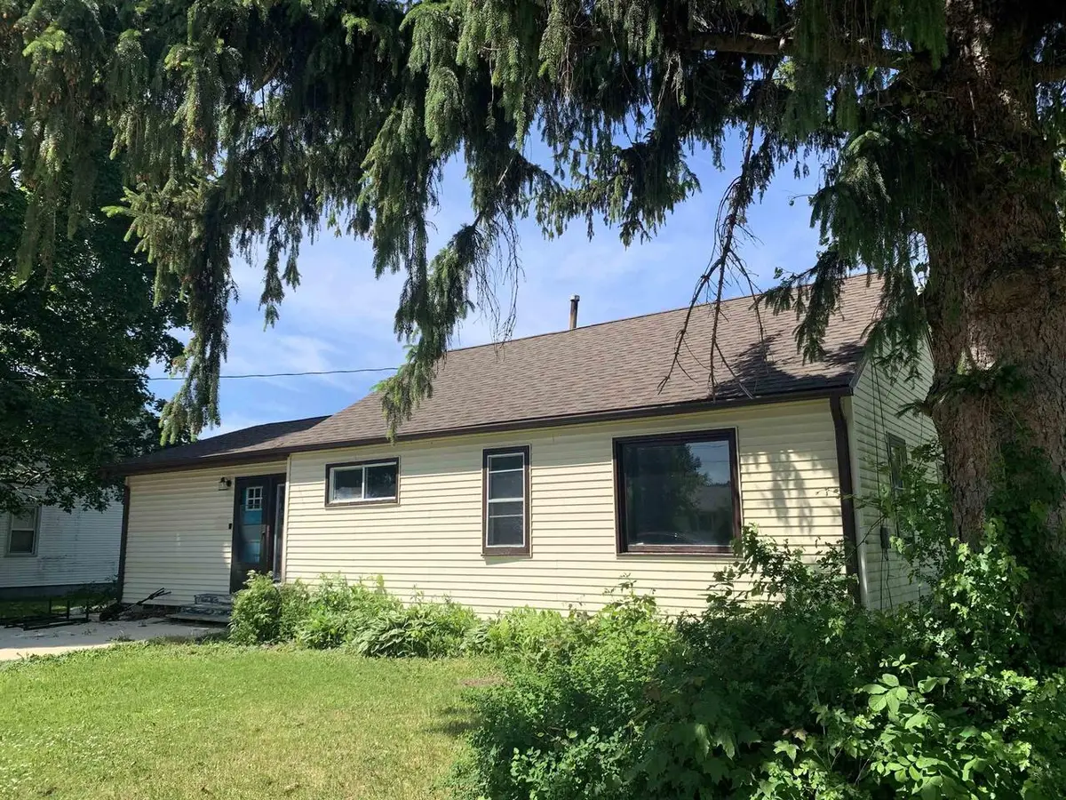 744 Farnham Street, Columbus, WI 53925 - #1
