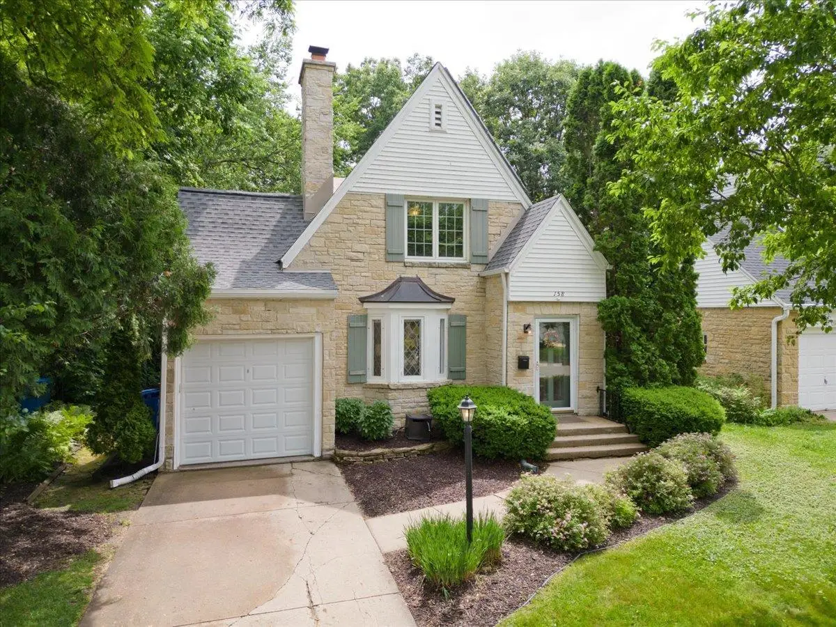 158 Kensington Drive, Madison, WI 53704 - #1