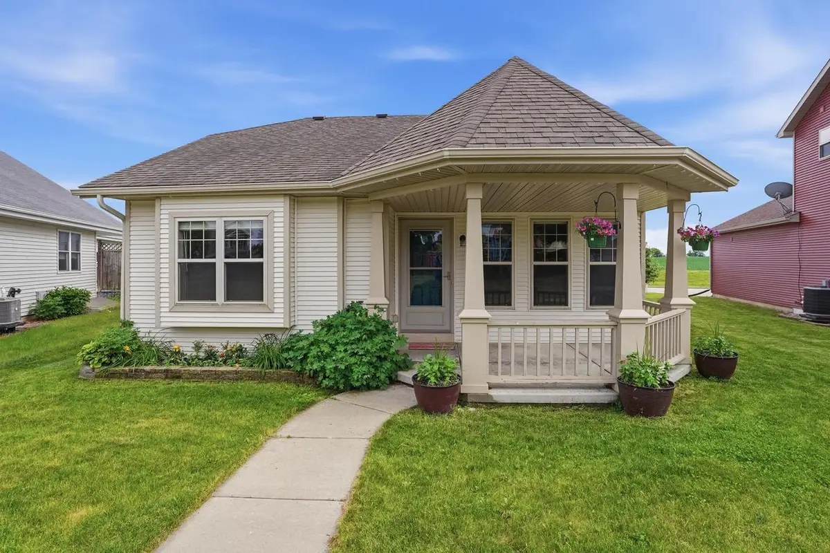 137 Covington Cove Circle, Deerfield, WI 53531 - #1