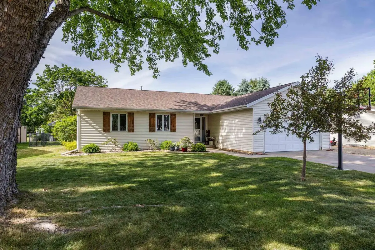 335 Belle Avenue, Belleville, WI 53508 - #1