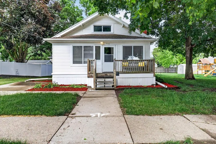 516 N Walnut Street, Janesville, WI 53548 - #3