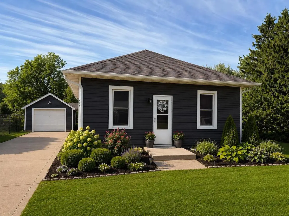 206 E Madison Street, Dodgeville, WI 53533 - #1