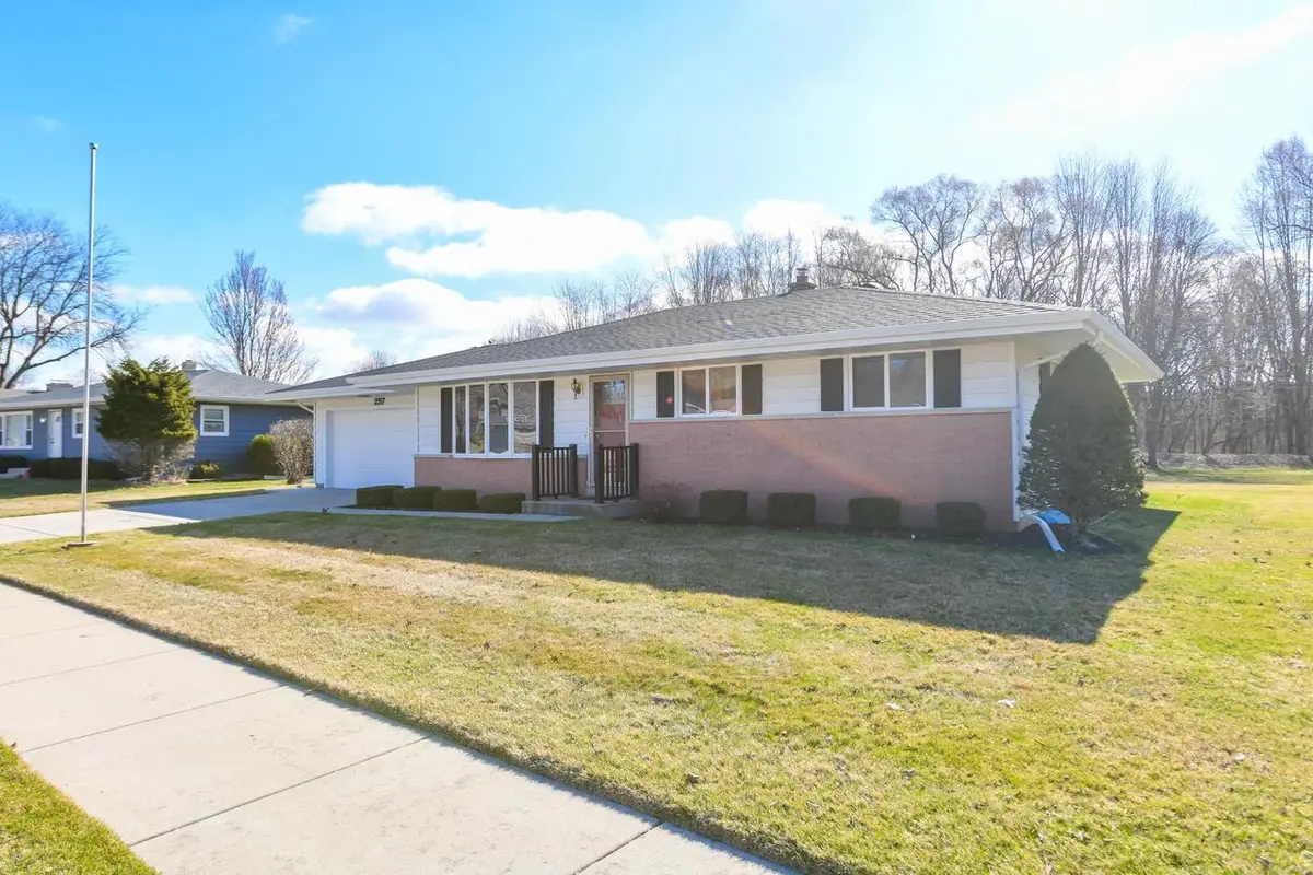 257 Mohawk Road, Janesville, WI 53545 - #1
