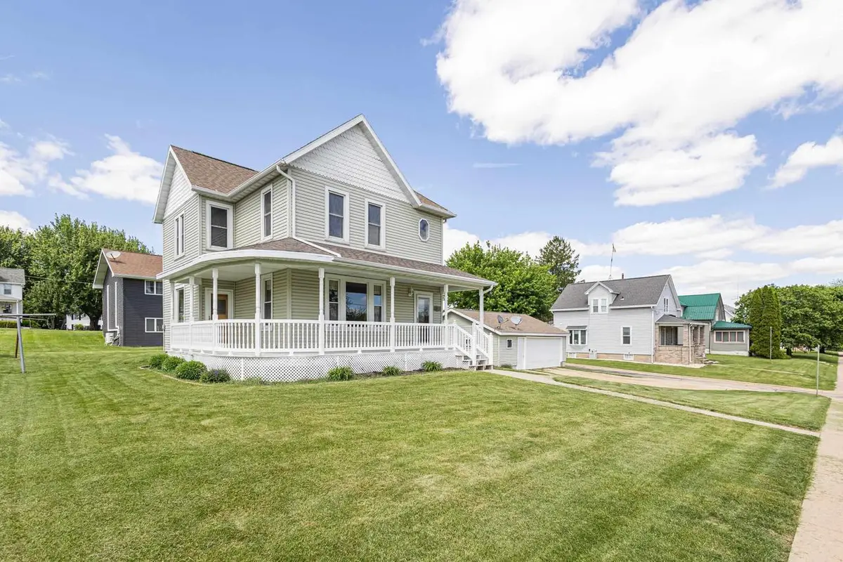 1820 17th Street, Hazel Green, WI 53811 - #1