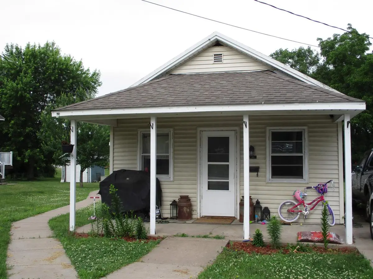 215 S Prairie Street, Prairie Du Chien, WI 53821 - #1
