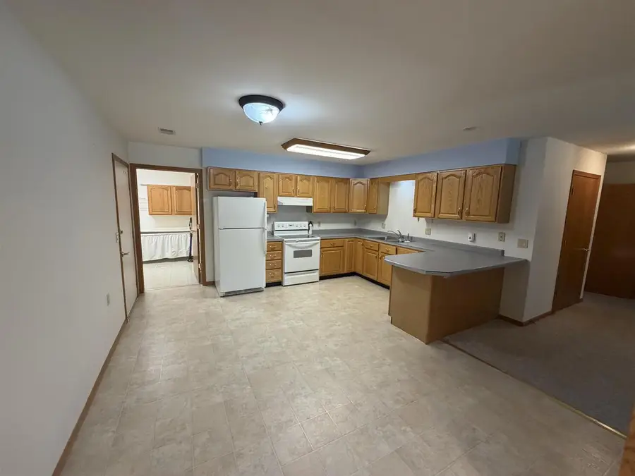 635 W Slifer Street #D, Portage, WI 53901 - #3