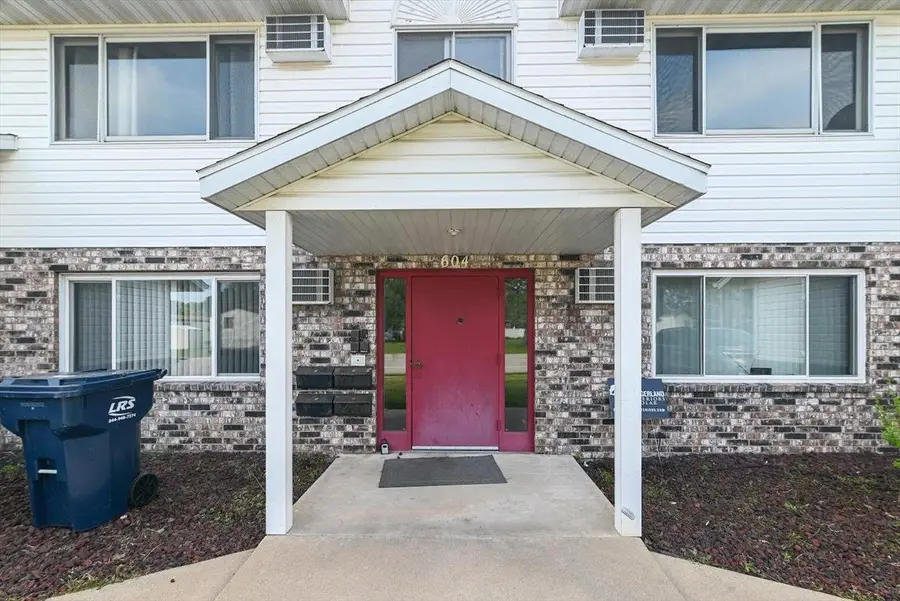 604 School Street, Marshall, WI 53559 - #3