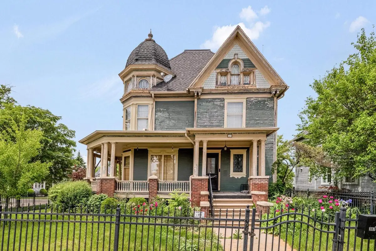 307 N Ludington Street, Columbus, WI 53925 - #1
