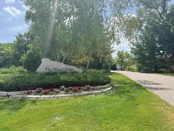 S8749 Waters Edge Way #41, Prairie Du Sac, WI 53578