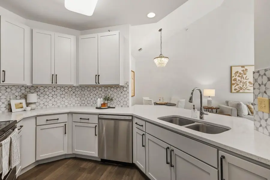 18 KINGS MILL Circle #301, Madison, WI 53718 - #3