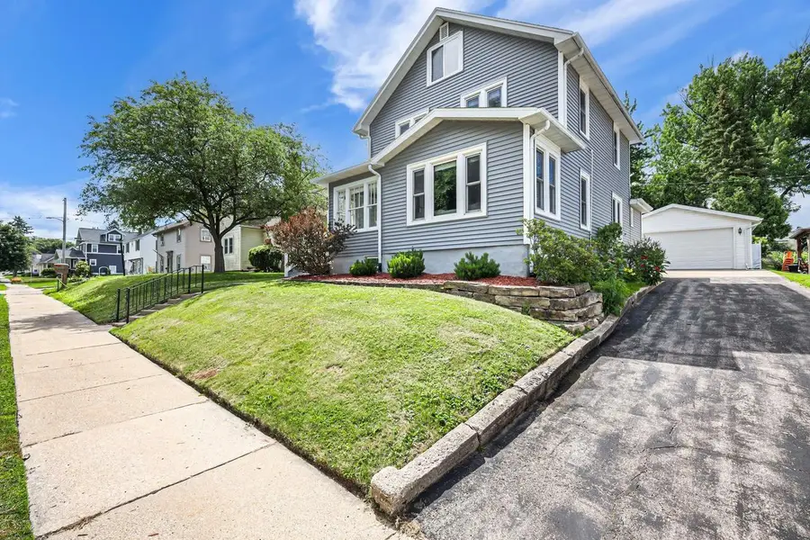 609 Oneida Street, Beaver Dam, WI 53916 - #2
