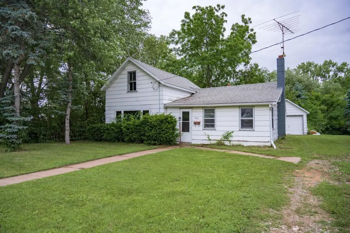 909 W State Street, Mauston, WI 53948 - #1