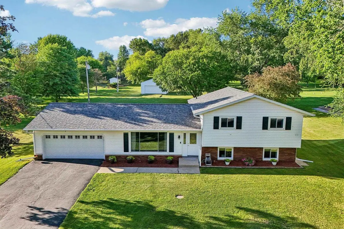 W7810 Star Court Road, Pardeeville, WI 53954 - #1