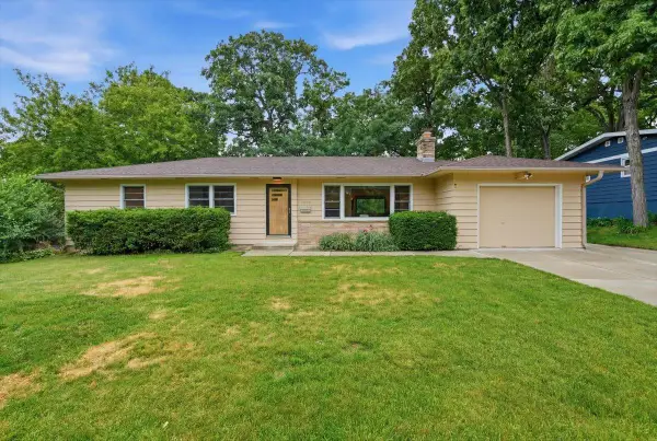 6105 Queens Way, Monona, WI 53716